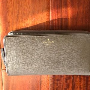 Kate spade wristlet wallet
